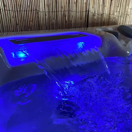 Du Faye Avec Jacuzzi Prive דירה *